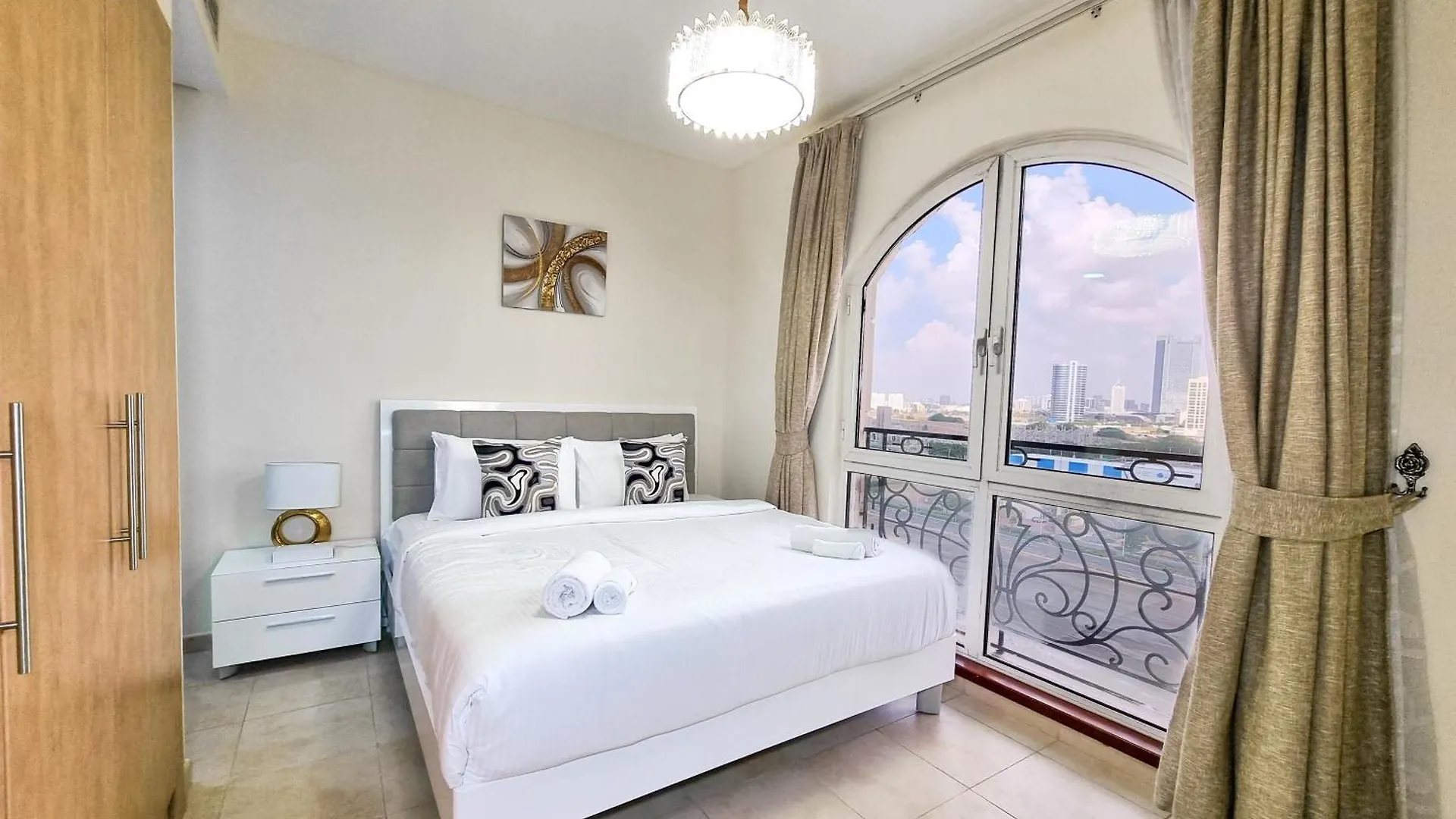 Vakantiehuis Prestigious Tower Living, Canal View, Sports Vibes, Proximity To Convenience Dubai